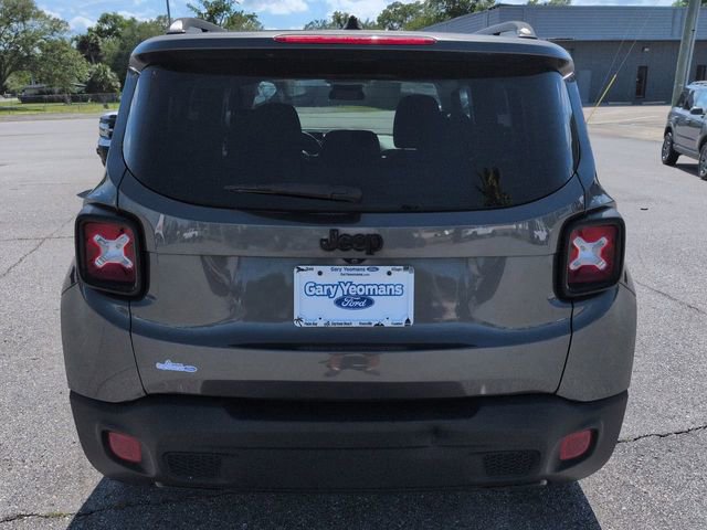 Used 2017 Jeep Renegade Altitude FWD image 5
