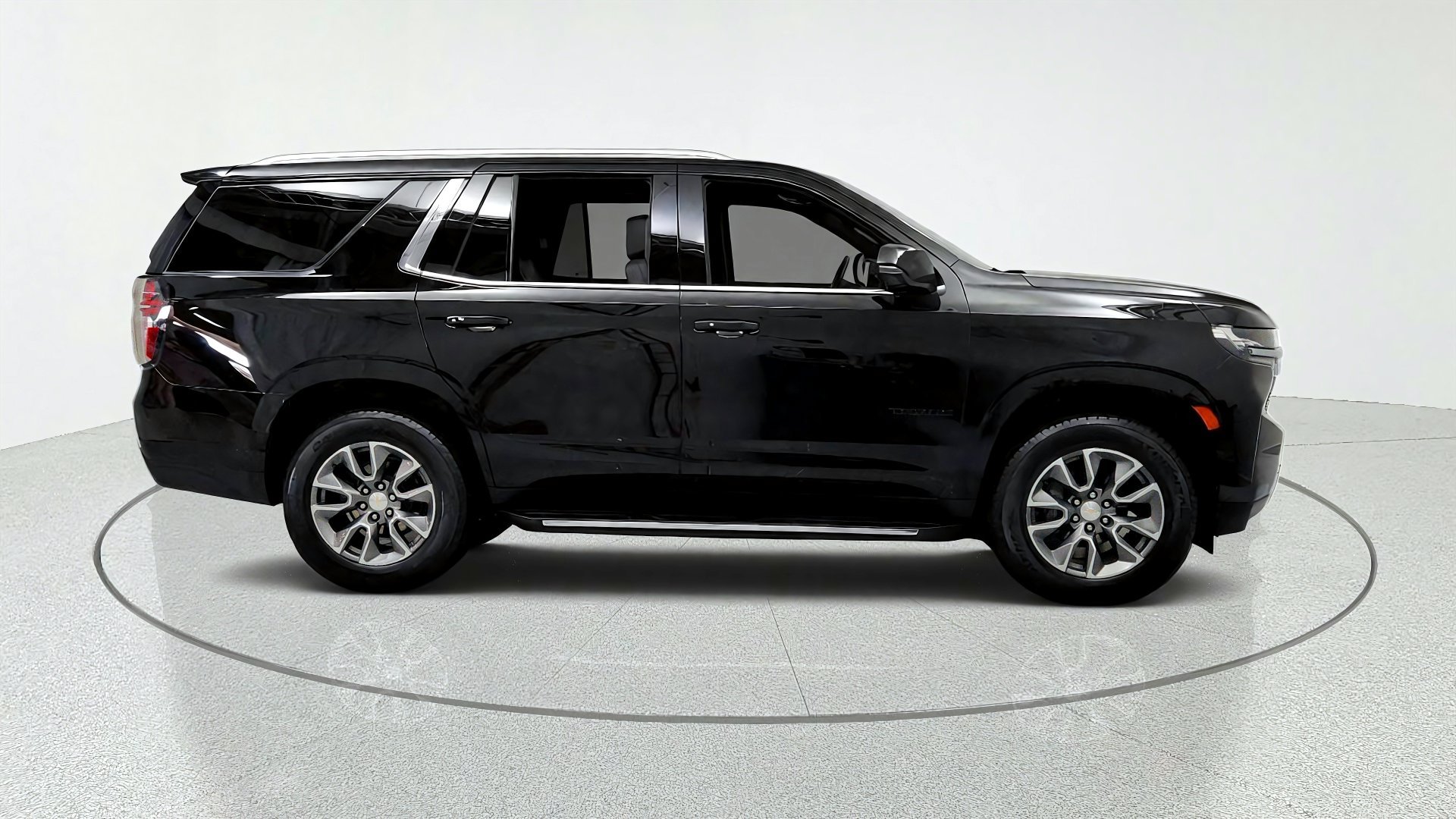 Used 2023 Chevrolet Tahoe LT w/ LT Signature Package AWD/4WD image 6