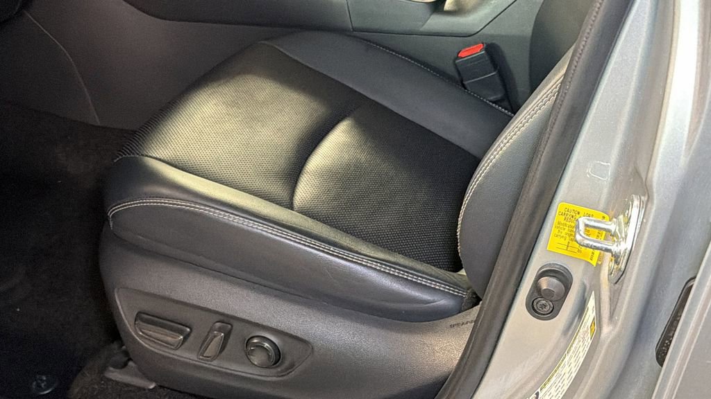 Used 2020 Toyota RAV4 Limited image 26