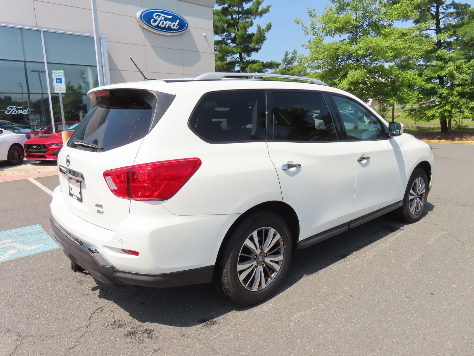 Used 2018 Nissan Pathfinder SV AWD/4WD image 5