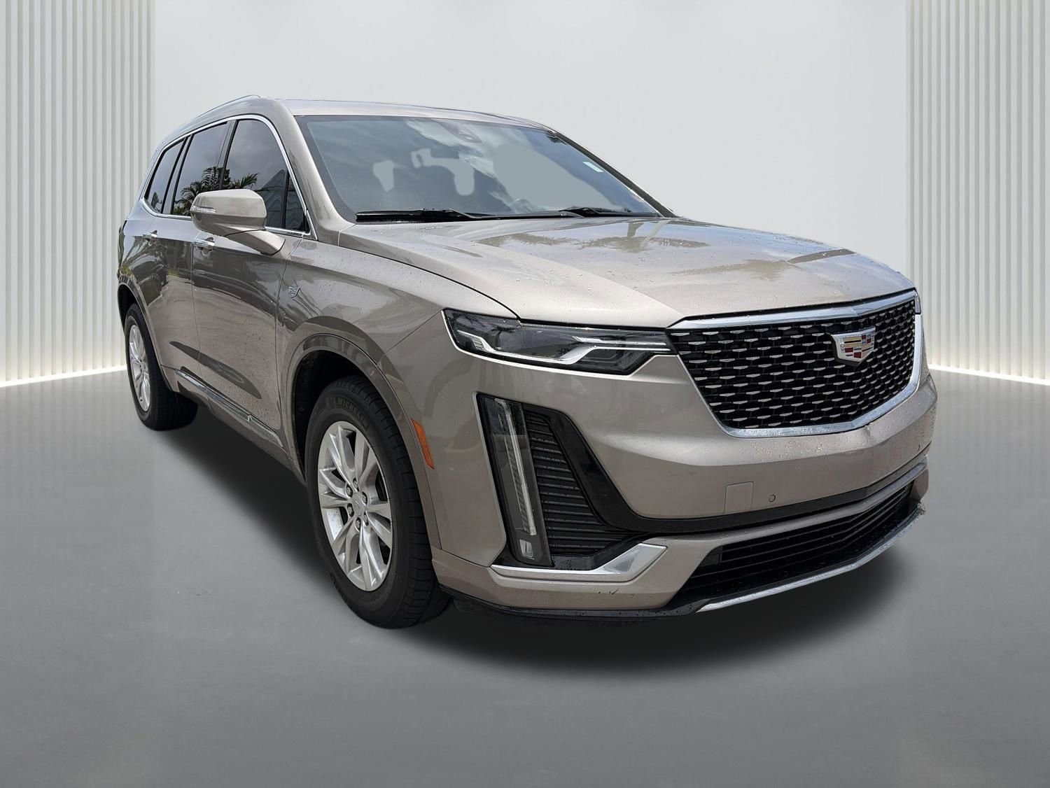 Used 2023 Cadillac XT6 Luxury FWD image 2