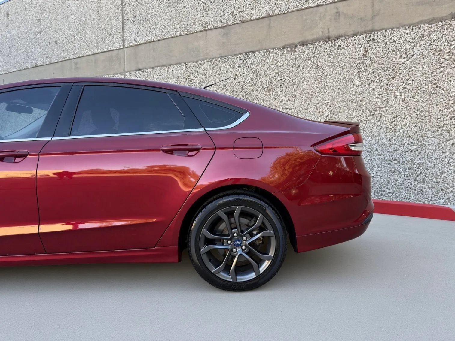 Used 2018 Ford Fusion SE w/ Equipment Group 201A FWD image 14