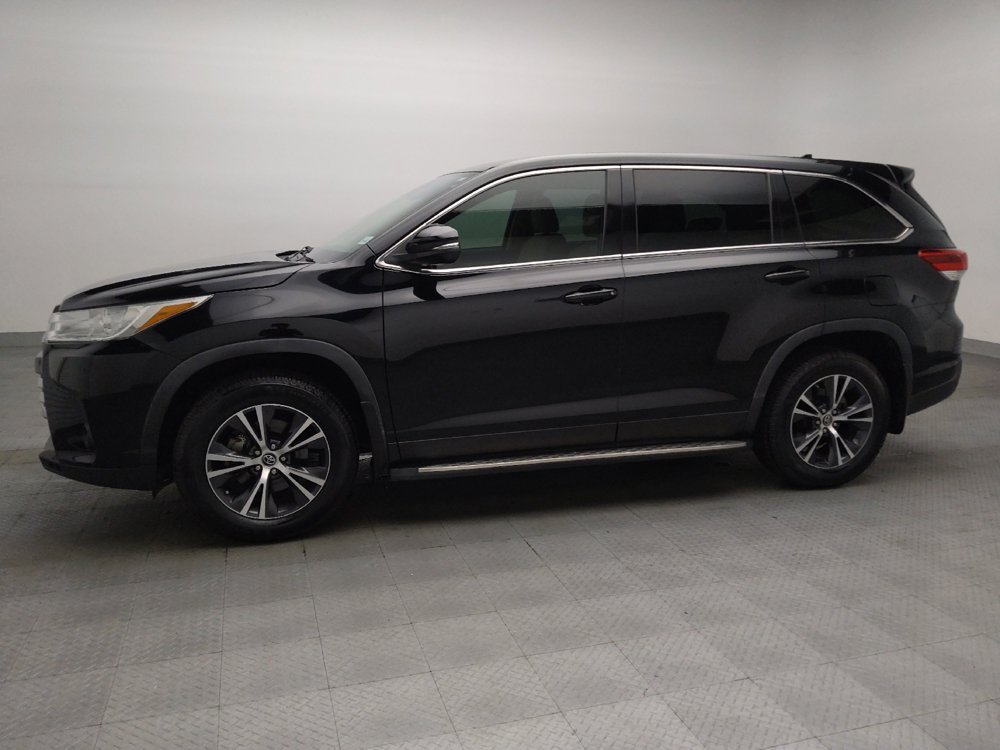 Used 2019 Toyota Highlander Plus FWD image 2