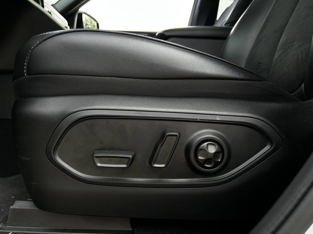 Used 2025 Jeep Grand Cherokee L Altitude RWD image 28
