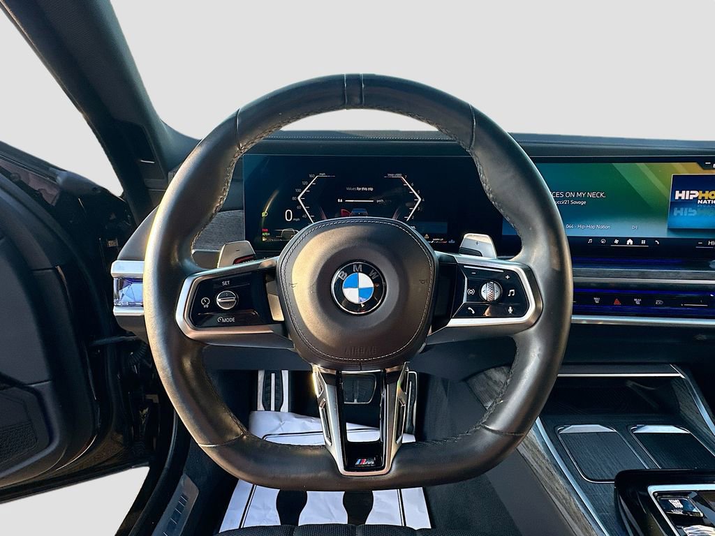 Used 2023 BMW 760i xDrive image 11