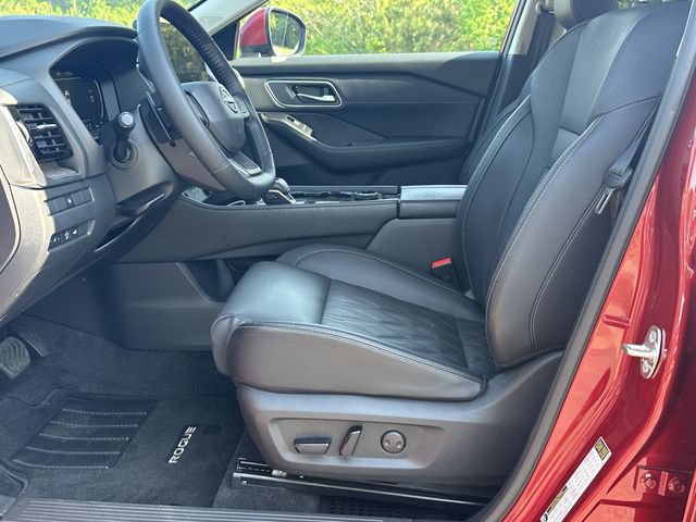 Certified 2025 Nissan Rogue Platinum AWD/4WD image 11