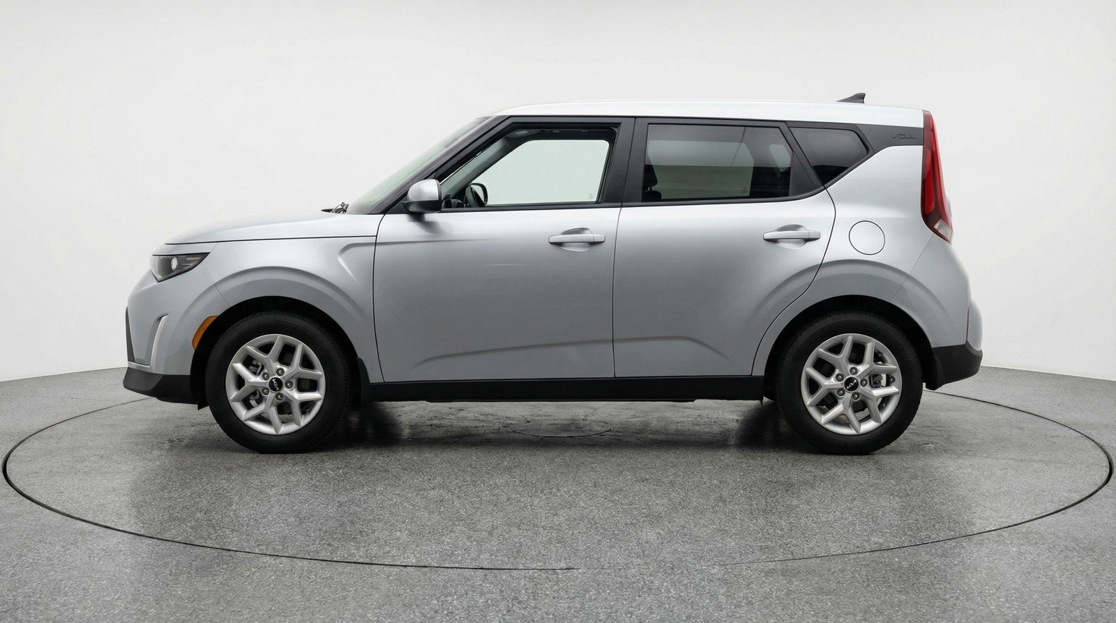 Used 2025 Kia Soul LX w/ LX Technology Package FWD image 5