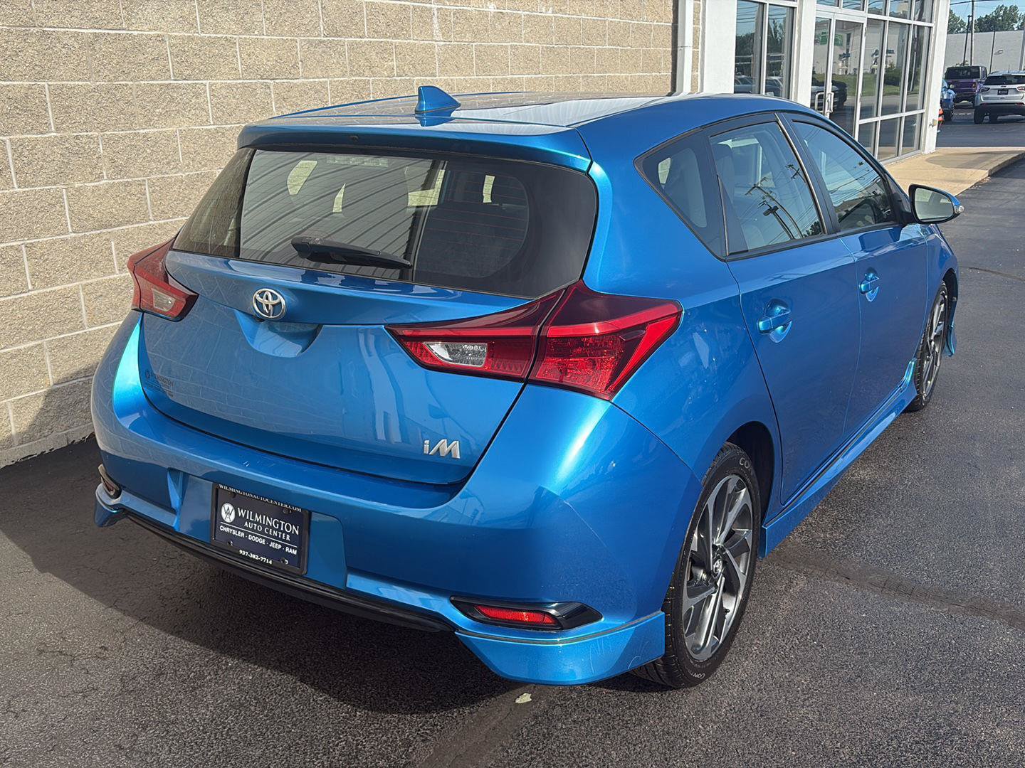 Used 2018 Toyota Corolla iM w/ Carpet Mat Package (TMS) FWD image 3