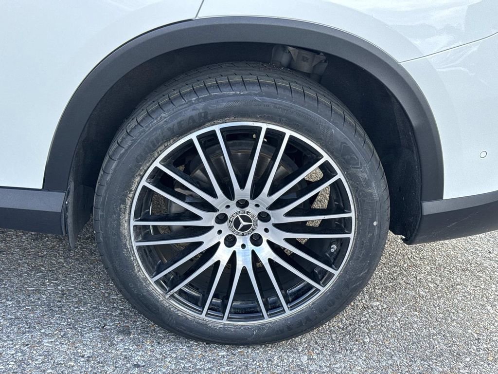 Used 2023 Mercedes-Benz GLC 300 image 4