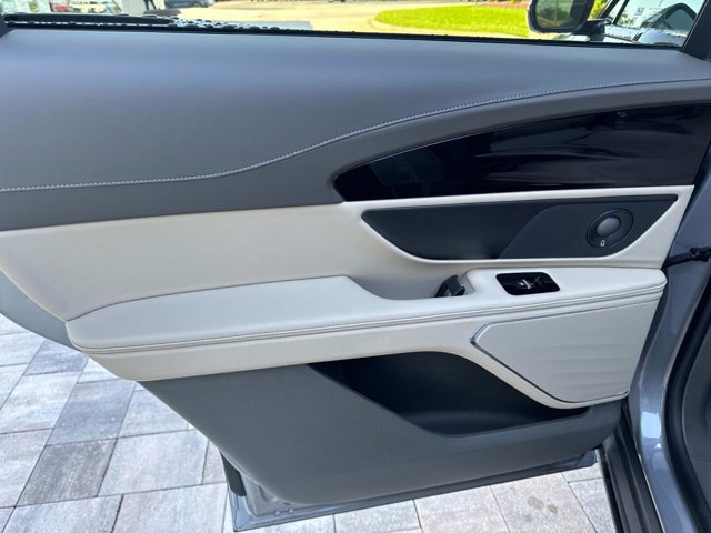 New 2025 Lincoln Nautilus Premier w/ Equipment Group 102A image 15