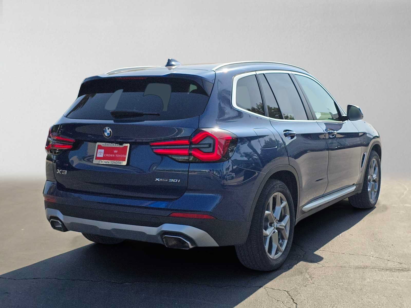 Used 2024 BMW X3 xDrive30i w/ Premium Package AWD/4WD image 3