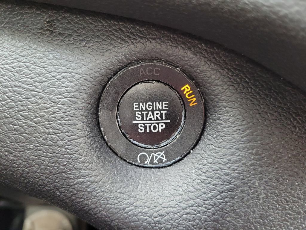 Used 2020 Jeep Cherokee Limited image 31