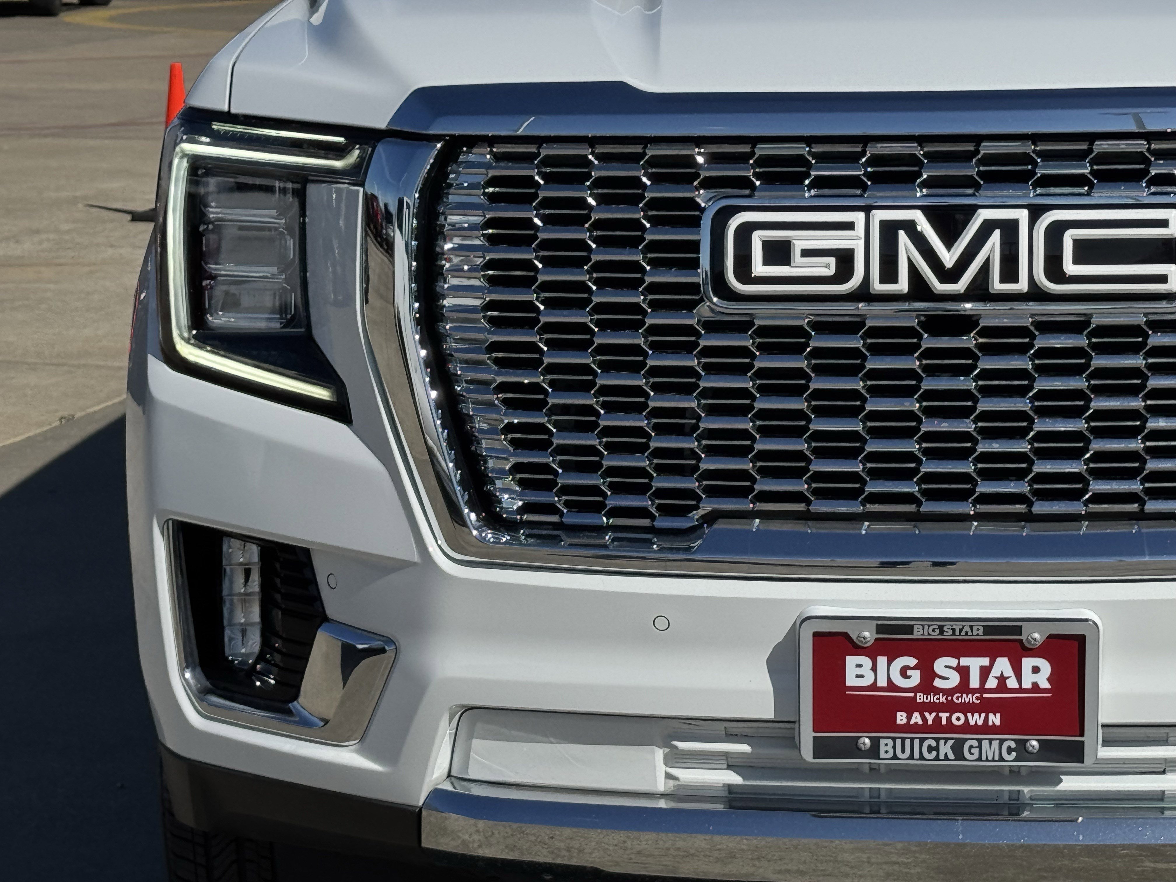 Used 2024 GMC Yukon XL SLE w/ Gmc Pro Safety Plus Package image 6