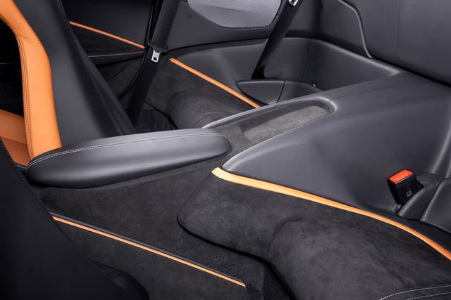 Certified 2026 Ferrari Roma Spider RWD image 29