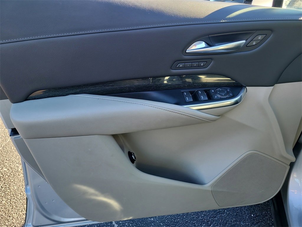 Used 2022 Cadillac XT4 Premium Luxury w/ Safety Alert Package image 15