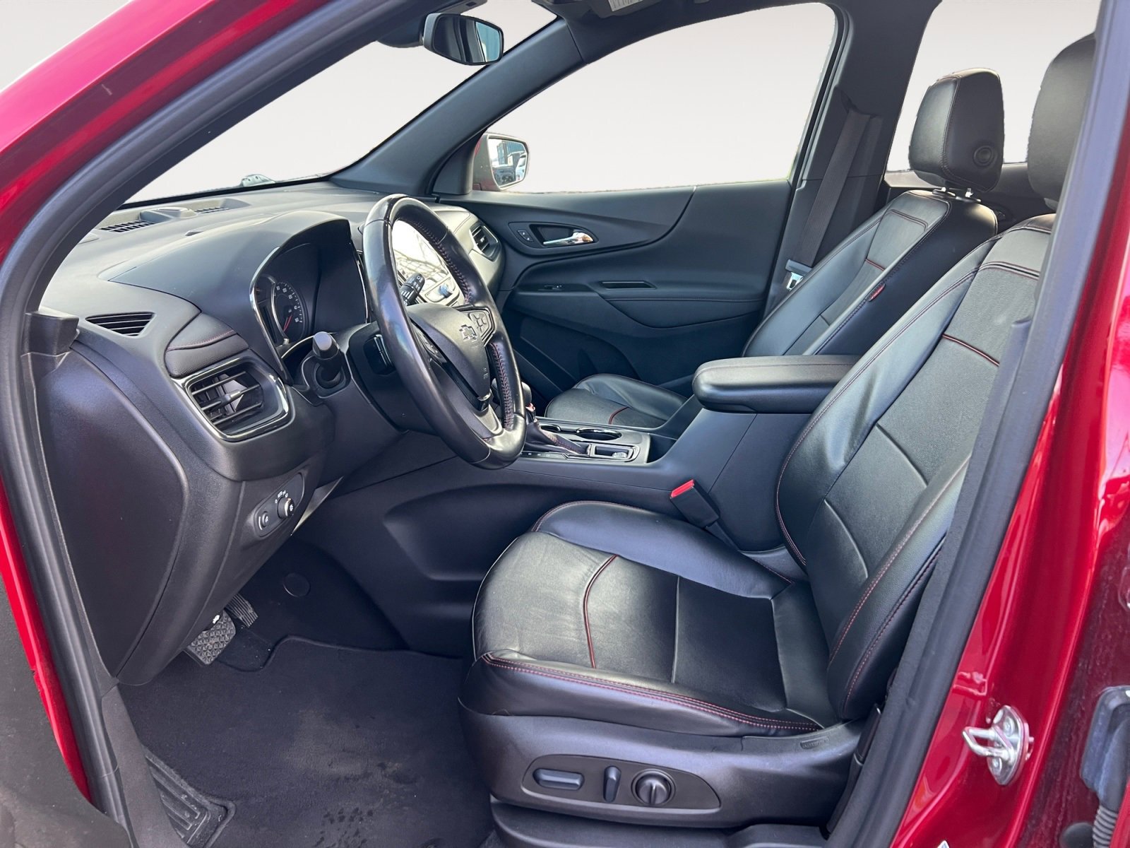 Used 2022 Chevrolet Equinox RS w/ RS Leather Package image 9