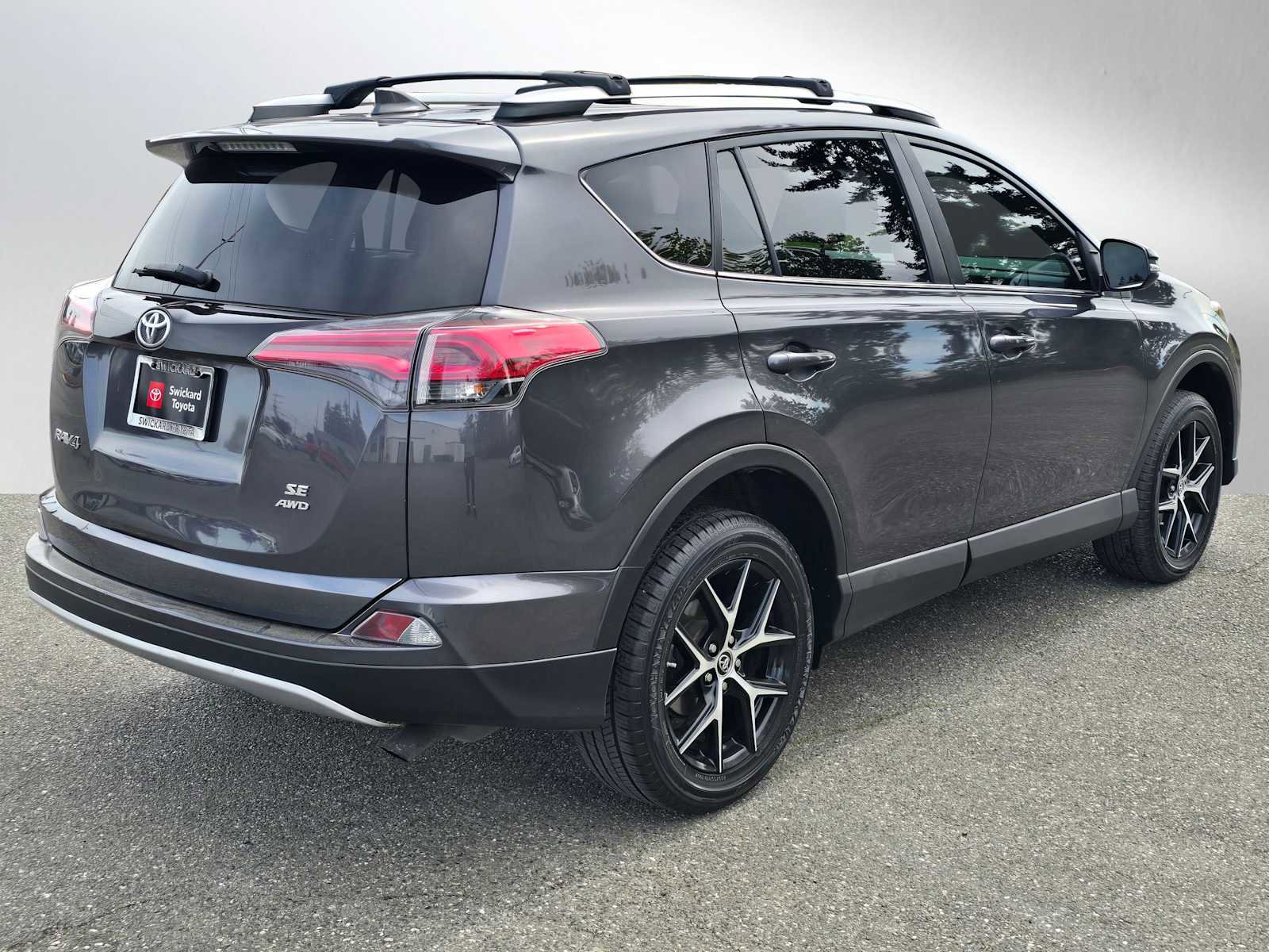 Used 2016 Toyota RAV4 SE w/ Cargo Management Package AWD/4WD image 3