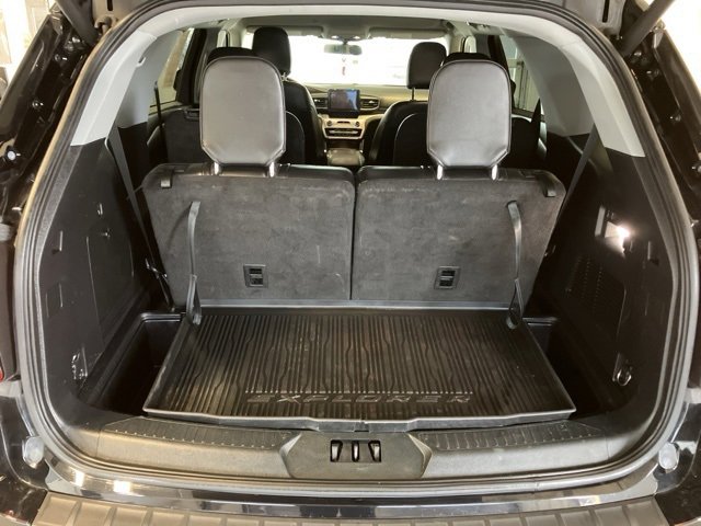 Used 2022 Ford Explorer XLT image 36