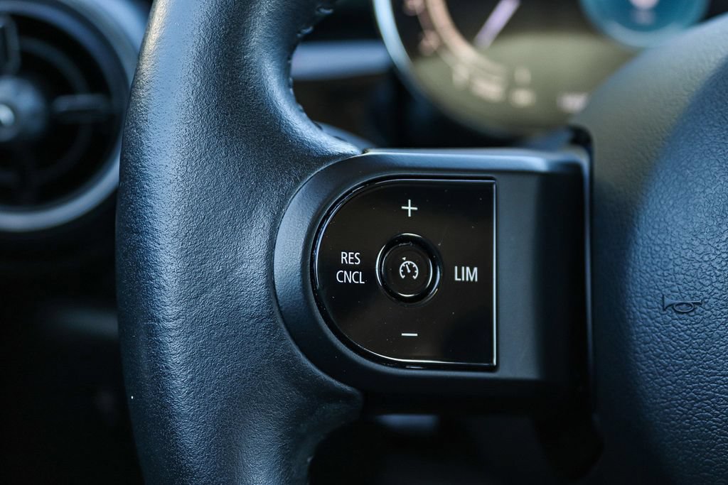 Used 2023 MINI Cooper 2-Door Hardtop FWD image 27