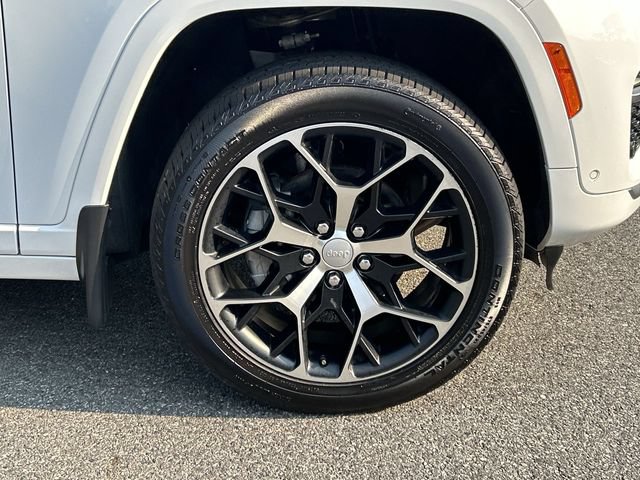 Used 2024 Jeep Grand Cherokee Summit AWD/4WD image 13
