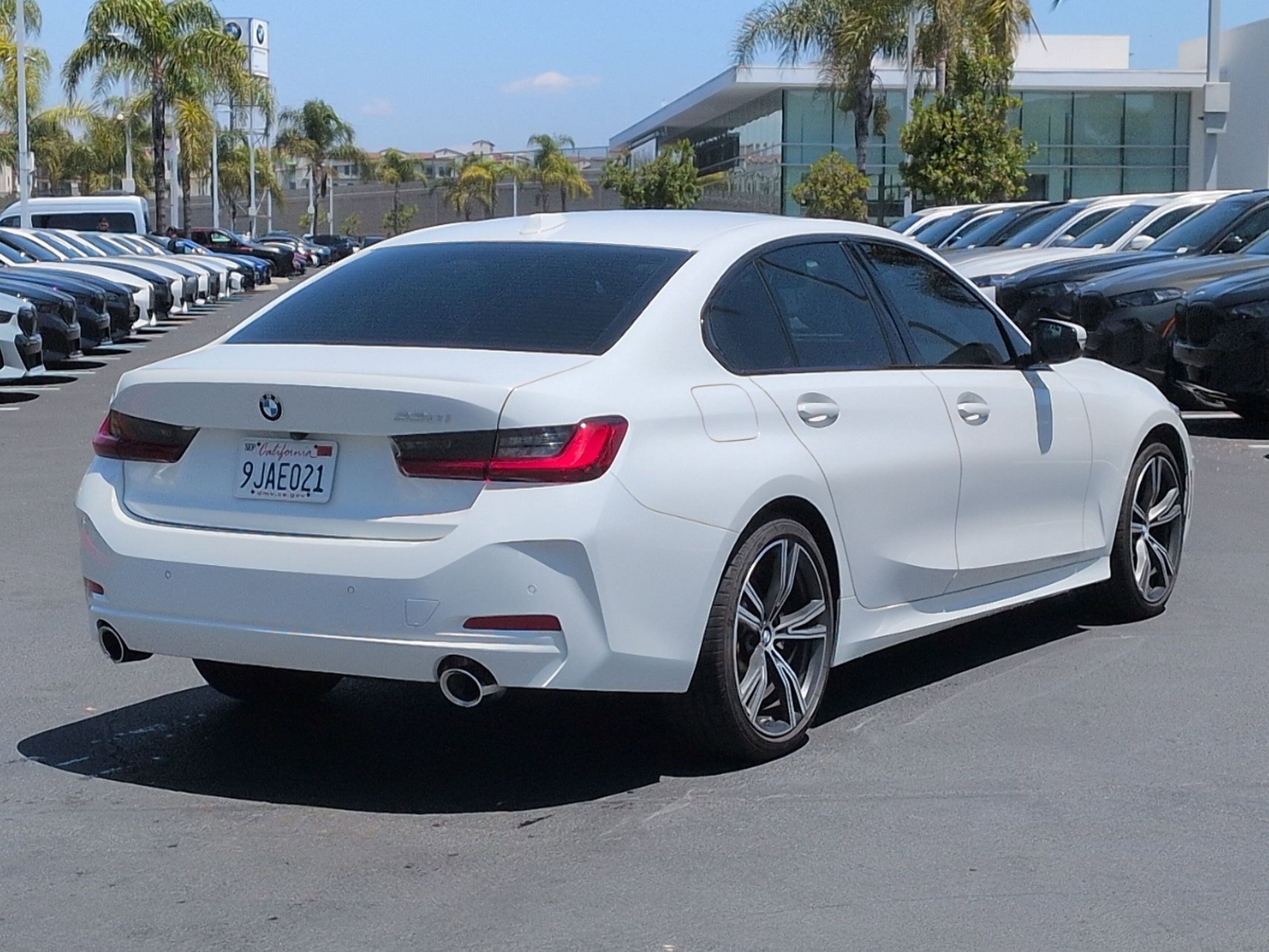 Certified 2023 BMW 330i Sedan w/ Convenience Package RWD image 10