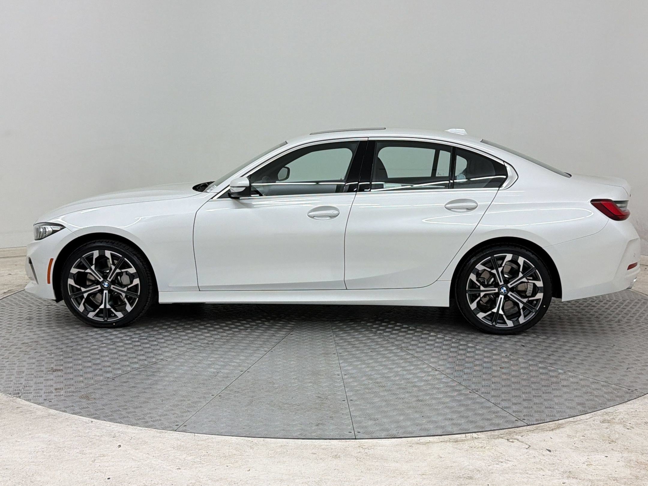Used 2026 BMW 330i xDrive Sedan w/ Premium Package AWD/4WD image 2