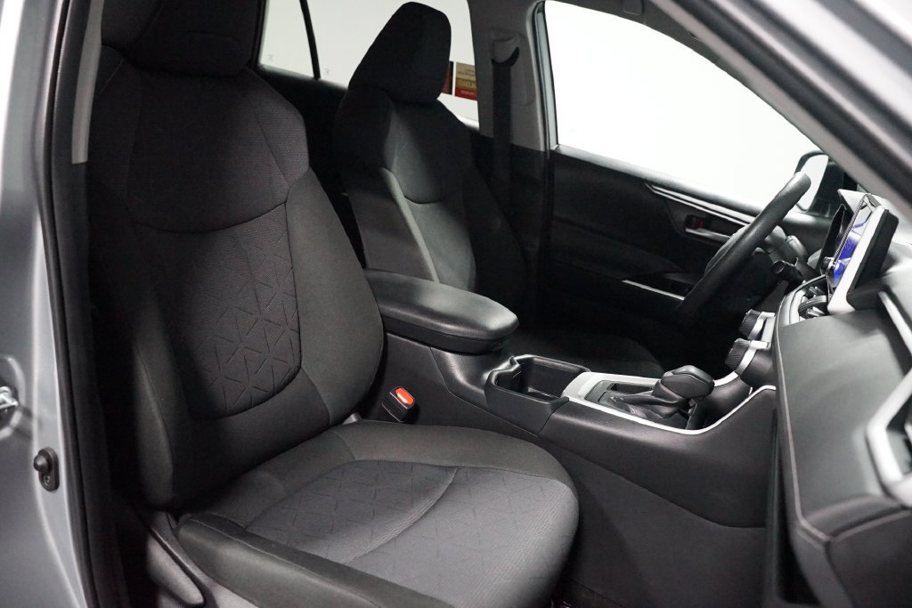 Certified 2025 Toyota RAV4 XLE FWD image 28