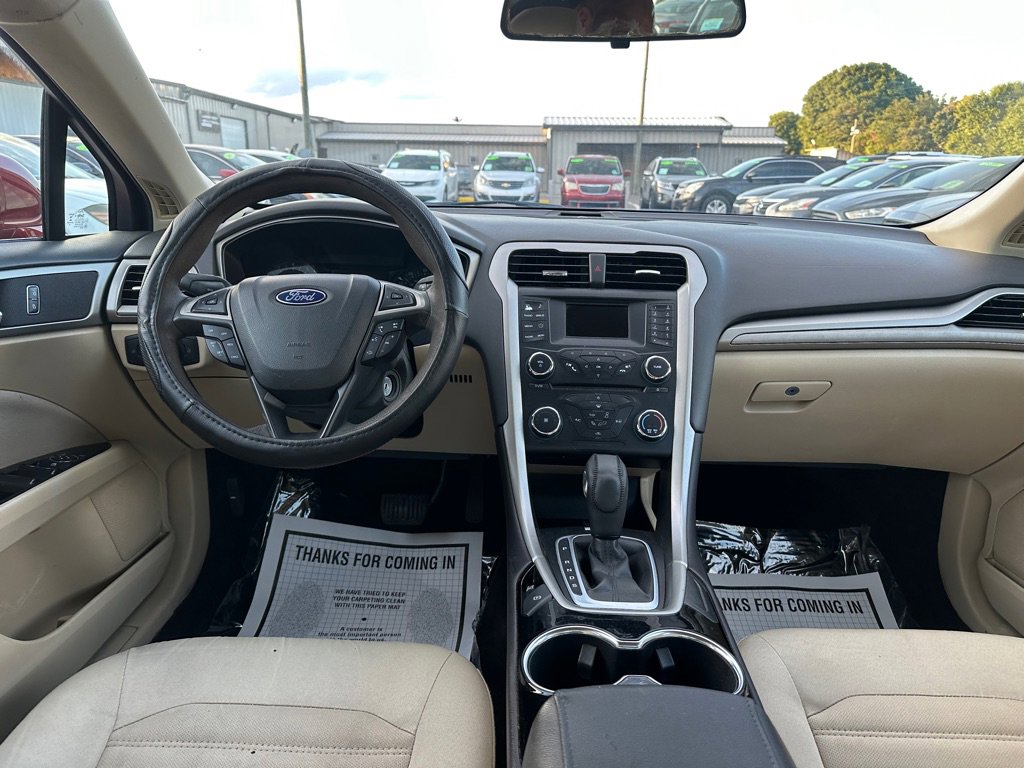 Used 2014 Ford Fusion SE FWD image 9
