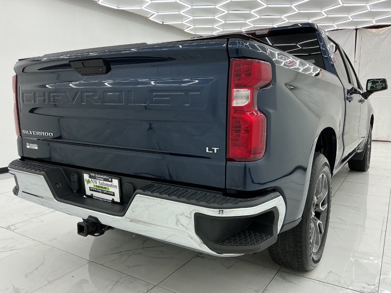 Used 2022 Chevrolet Silverado 1500 LT AWD/4WD image 8
