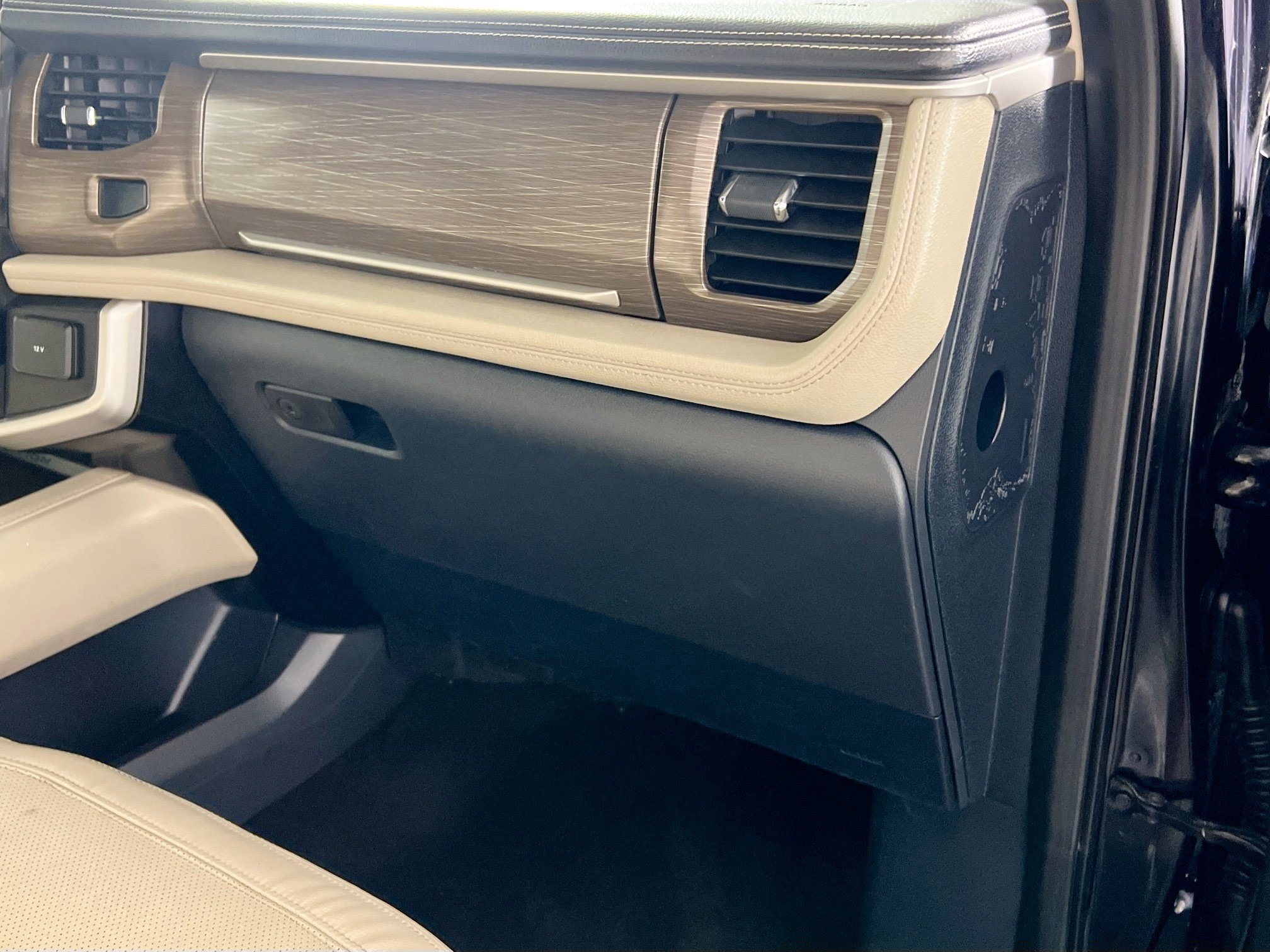 Used 2023 Ford Expedition Limited AWD/4WD image 34