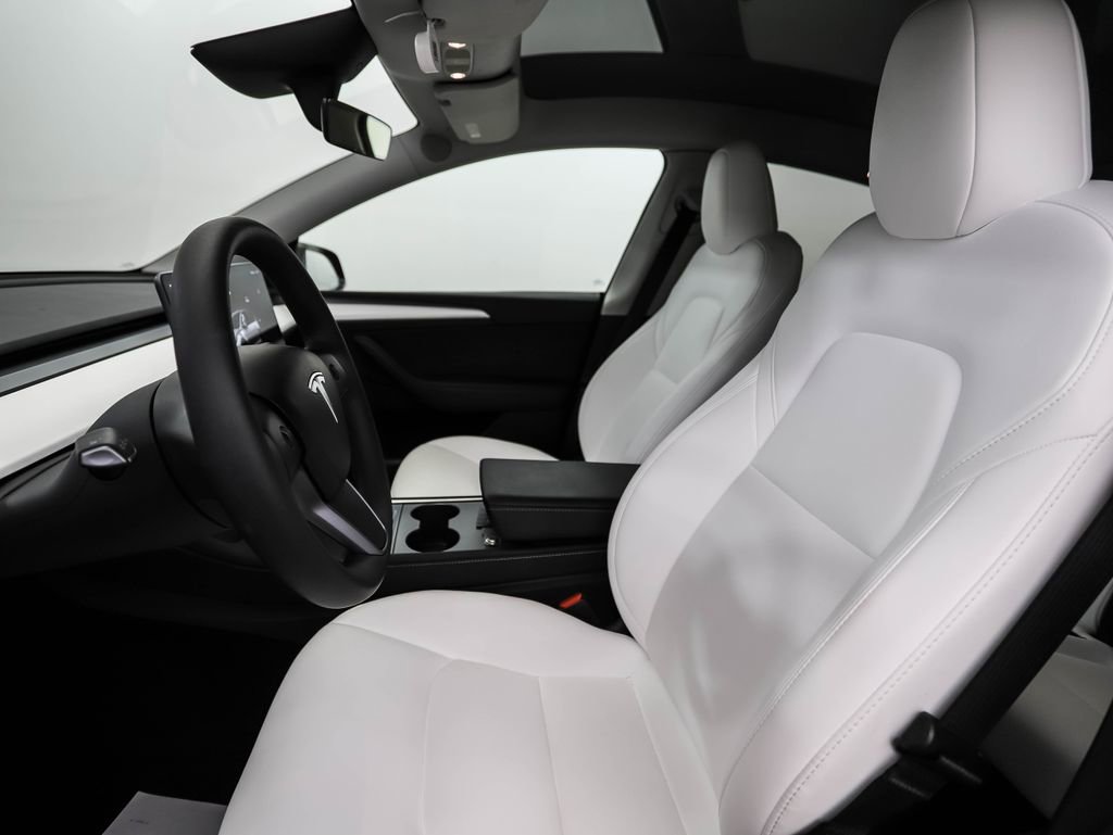 Used 2024 Tesla Model Y Long Range image 11