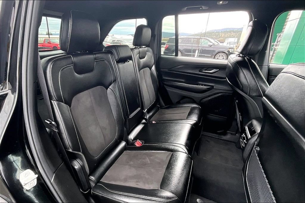 Used 2024 Jeep Grand Cherokee Altitude AWD/4WD image 27