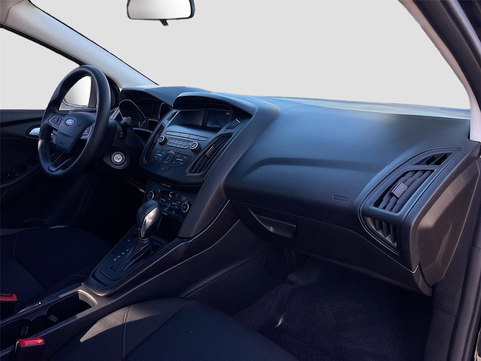 Used 2018 Ford Focus SE w/ SE Appearance Package image 30