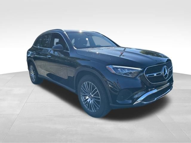 Used 2025 Mercedes-Benz GLC 300 4MATIC image 9