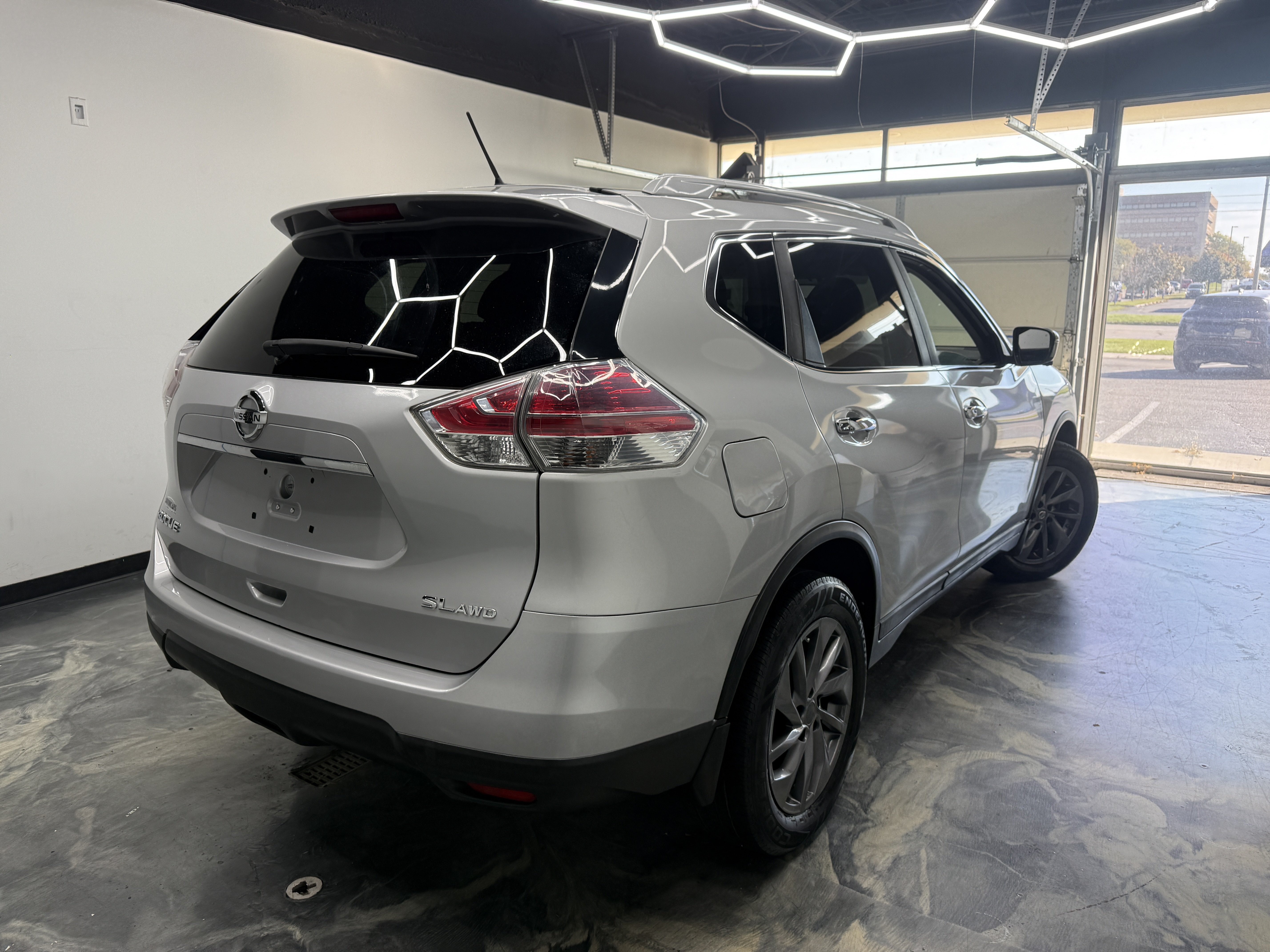 Used 2016 Nissan Rogue S w/ Appearance Package AWD/4WD image 2