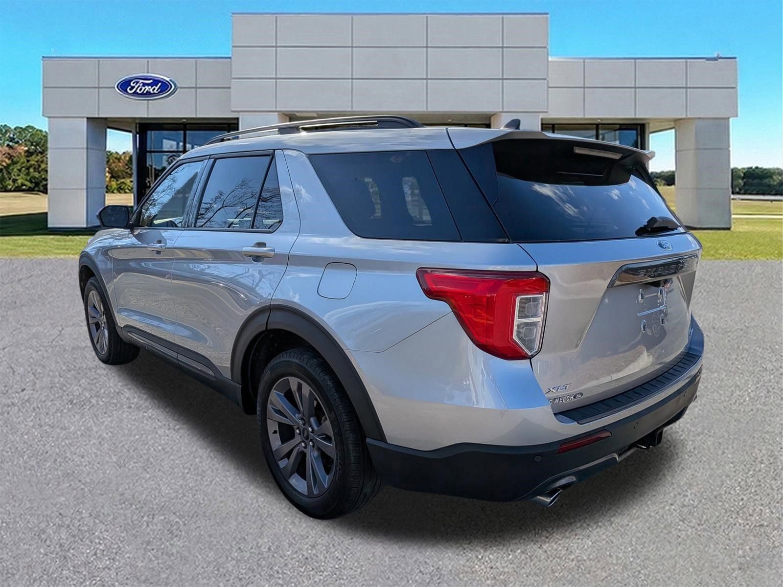 Certified 2022 Ford Explorer XLT w/ Equipment Group 202A image 6