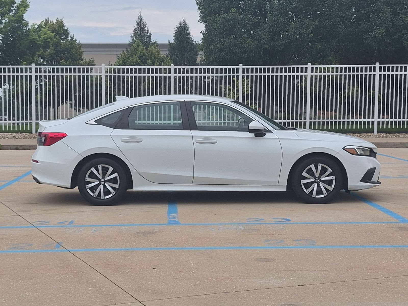 Used 2022 Honda Civic LX image 5