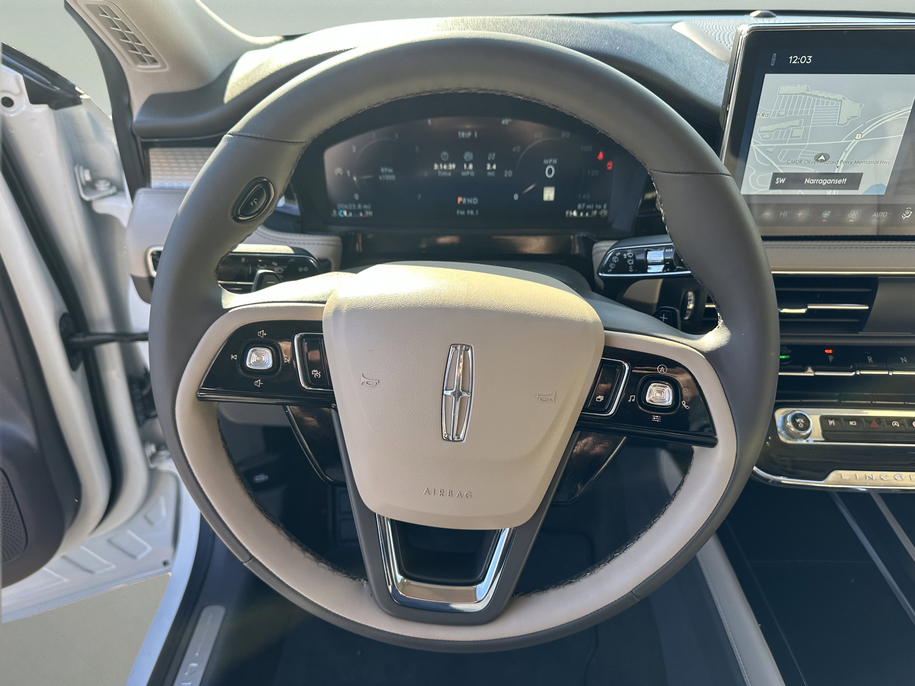 Certified 2023 Lincoln Corsair AWD w/ Equipment Group 101A image 12