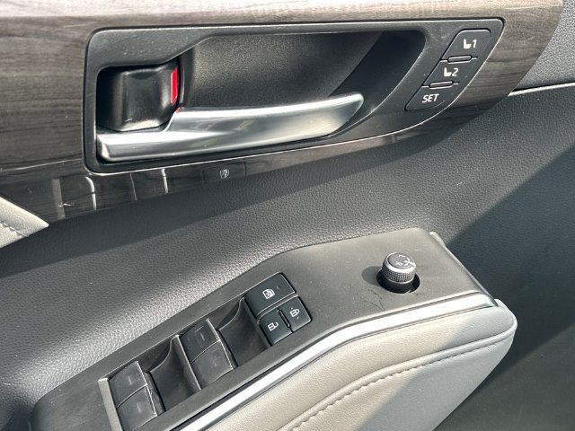 Used 2021 Toyota Highlander Platinum AWD/4WD image 18