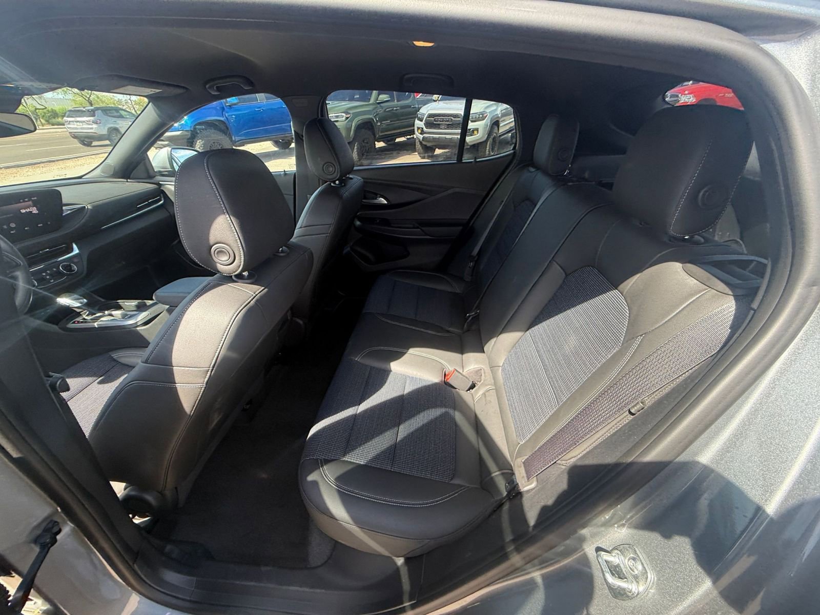 Used 2025 Buick Envista Preferred image 25