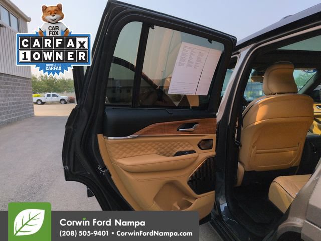 Used 2025 Jeep Grand Cherokee Summit AWD/4WD image 24