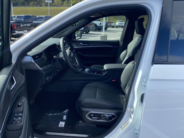 New 2025 Jeep Grand Cherokee L Overland image 16