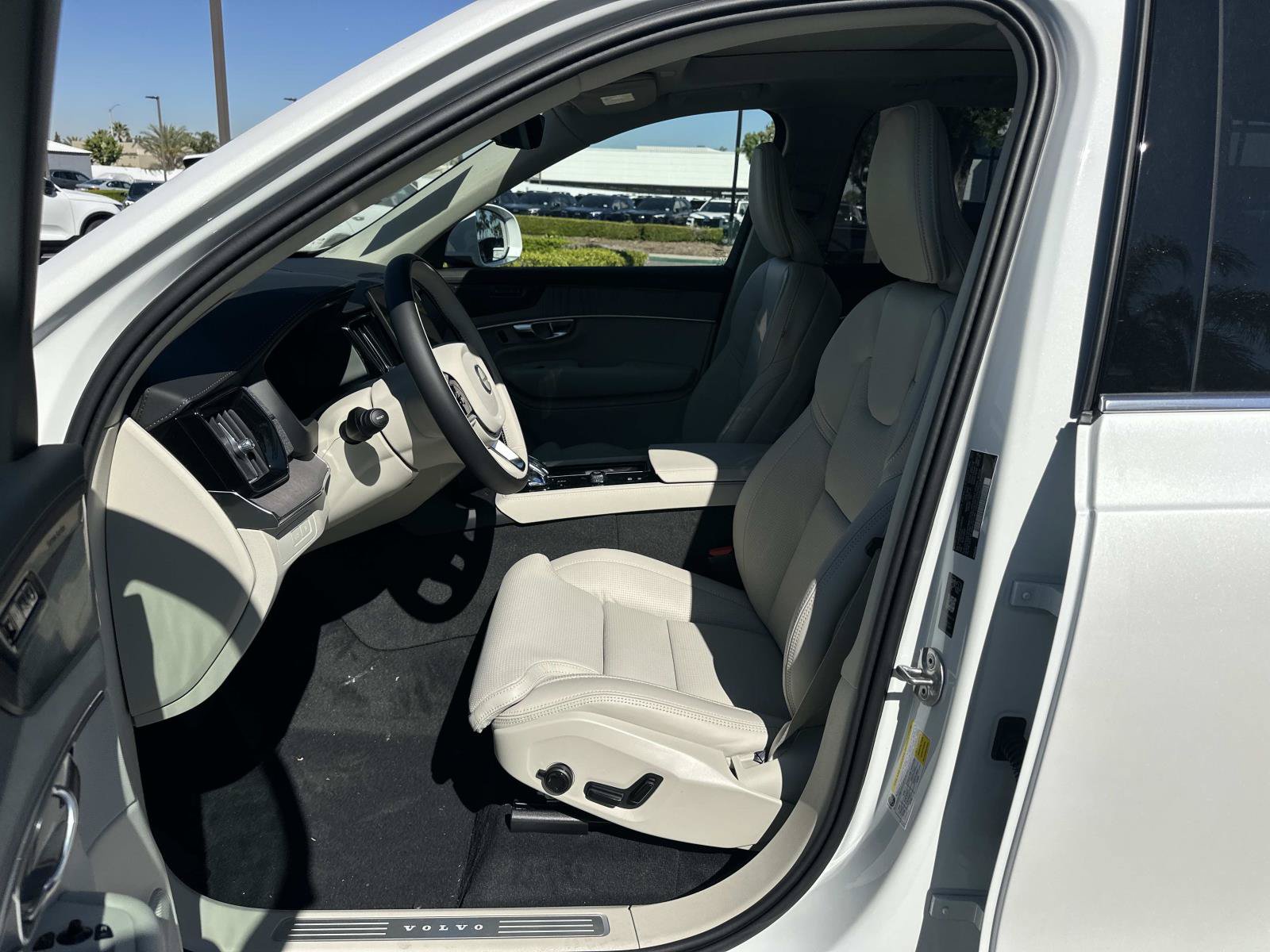 New 2026 Volvo XC90 T8 Ultra w/ Protection Package Premier AWD/4WD image 13