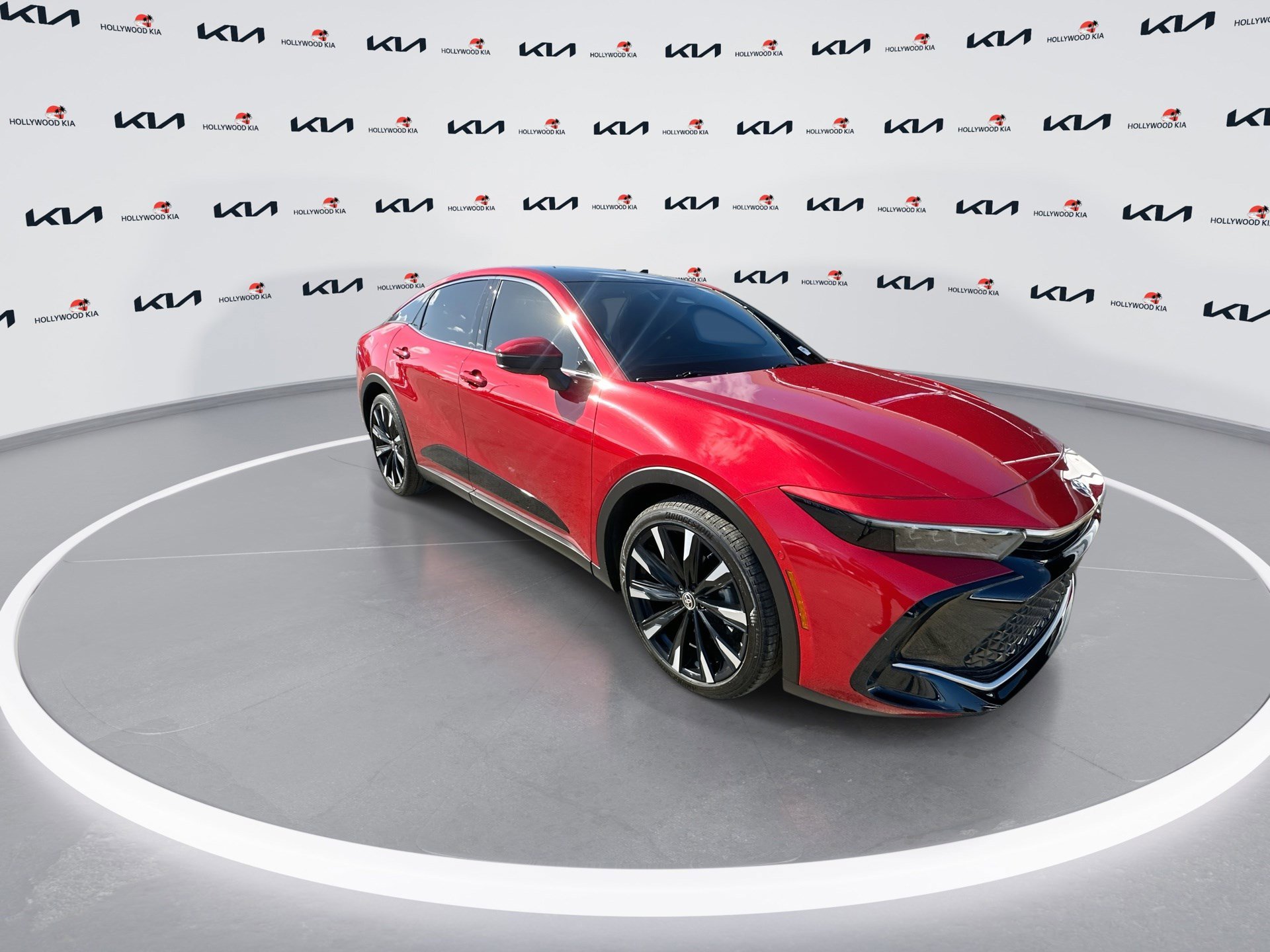 Used 2023 Toyota Crown Platinum image 2