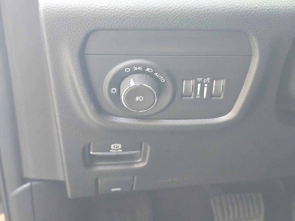 Used 2023 Jeep Grand Cherokee Limited image 21