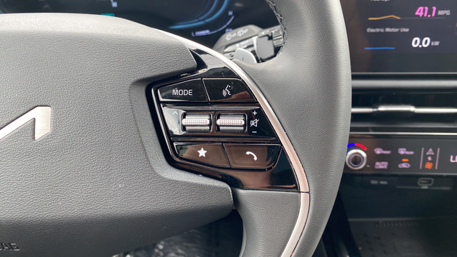 Certified 2025 Kia Niro EX Touring FWD image 29