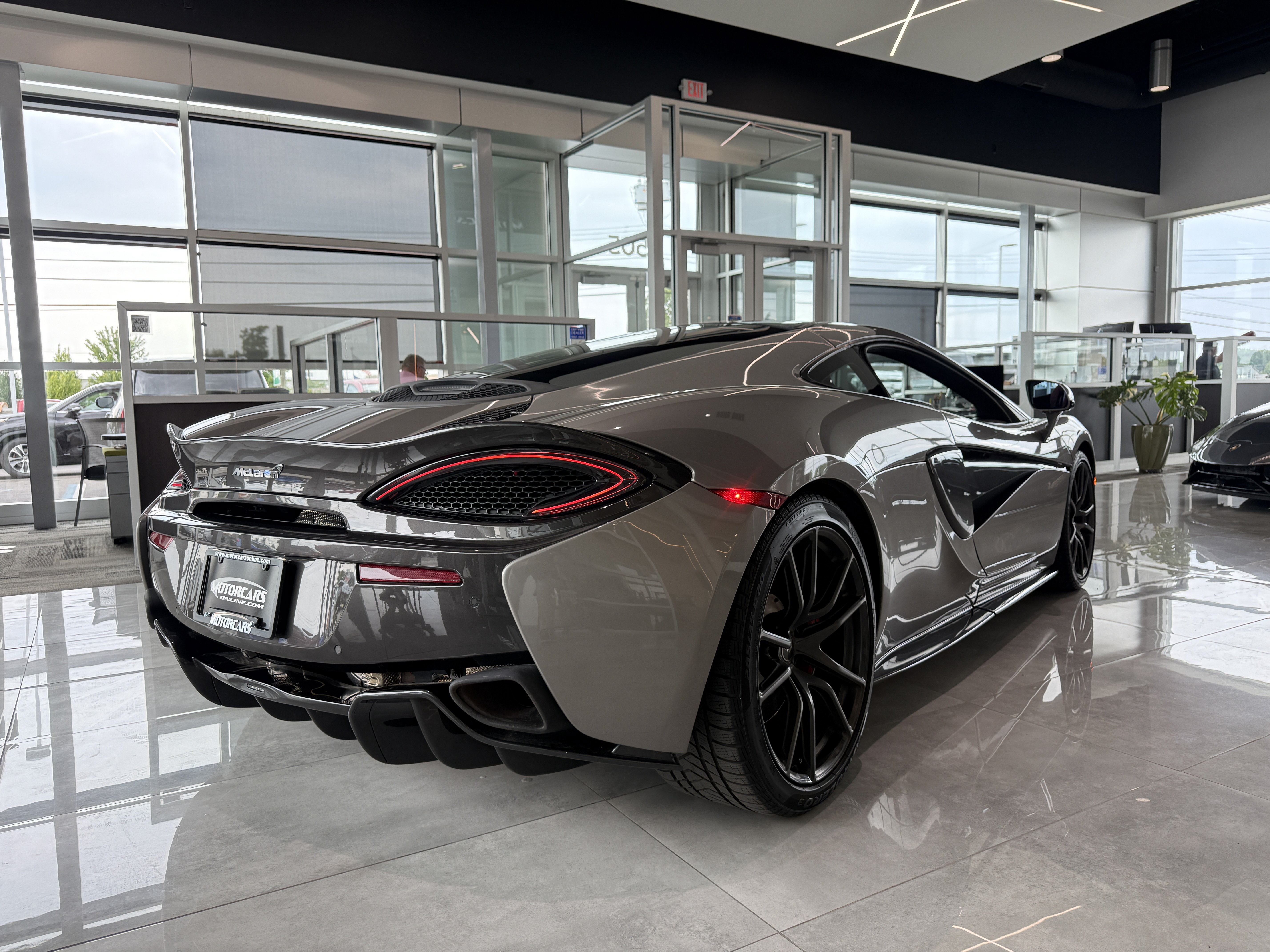 Used 2017 McLaren 570S RWD image 7