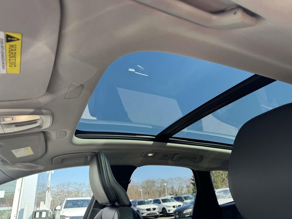 Used 2023 Volvo XC60 B5 Core w/ Climate Package image 18