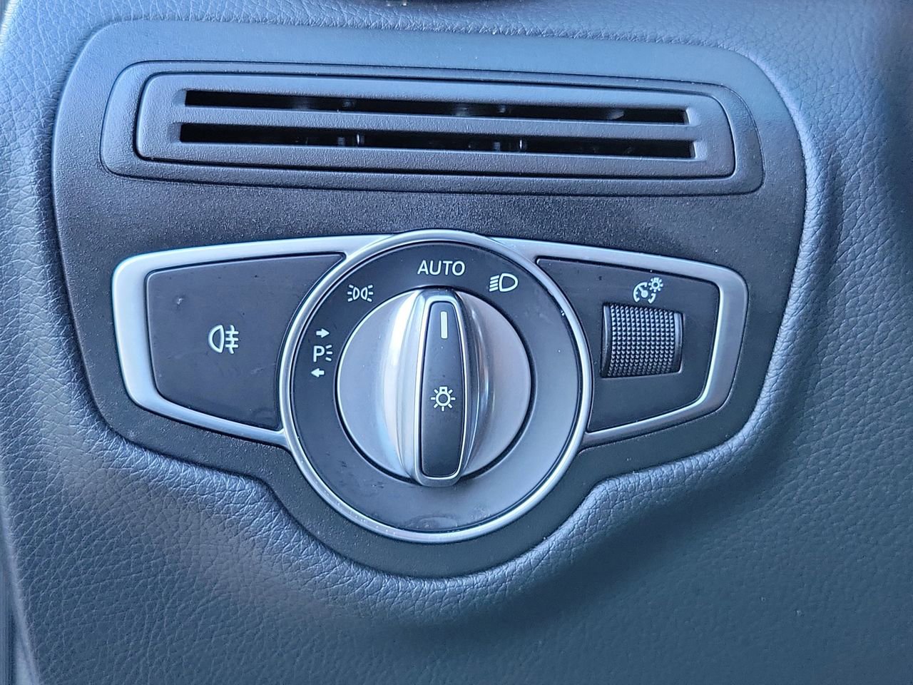 Used 2022 Mercedes-Benz GLC 300 image 27