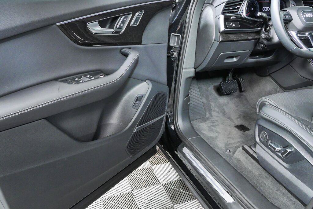 Used 2025 Audi Q7 3.0T Prestige AWD/4WD image 7